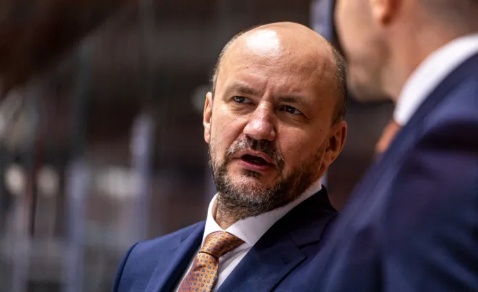 Белорусский тренер Юрий Кузьменков покинул «Амур», Хасанов вошёл в штаб Андриевского