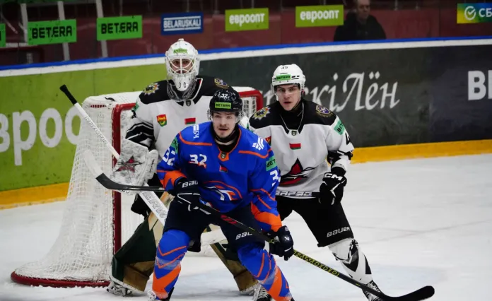 «Локомотив» в третьем периоде добыл победу в матче с «Авиатором»