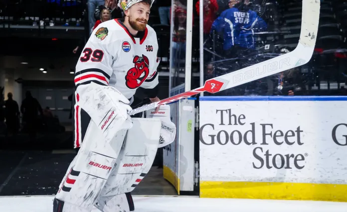 Вратарь Броссуа забил за «Рокфорд» в матче АХЛ и стал первой звездой встречи