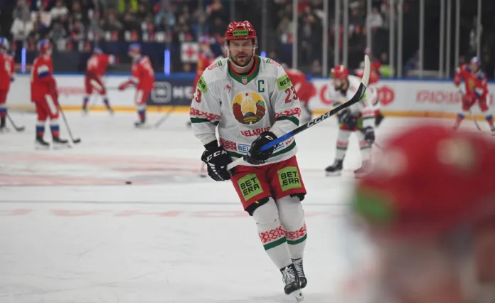 Сборная Беларуси уступила «России-25», Андрей Стась вошел в ТОП-5 по играм за национальную команду, вратарь забил гол в АХЛ — все за вчера