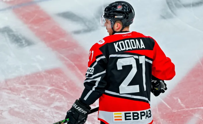 ВХЛ. Шайба Кодолы помогла «Металлургу» обыграть «Динамо-СПб», «-2» Полищука и полезная игра Гаврилова. Итоги 13 декабря