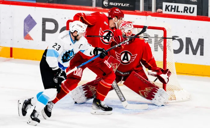 Матчи КХЛ на 18 декабря. «Автомобилист» — «Динамо-Минск», «Локомотив» — ЦСКА, СКА — «Ак Барс» и другие встречи