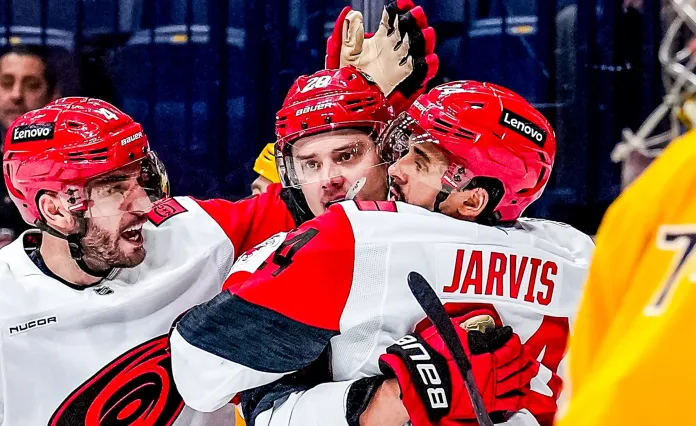 НХЛ. Три очка Себастьяна Ахо, два ассиста Андрея Свечникова, «сухарь» Джоэла Хофера – результаты 18 декабря