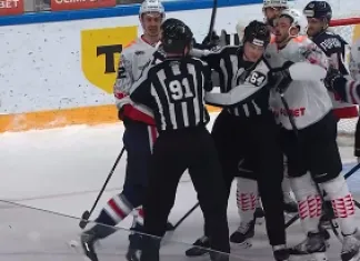 Игрок «Нефтехимика» ударил белорусского арбитра в лицо