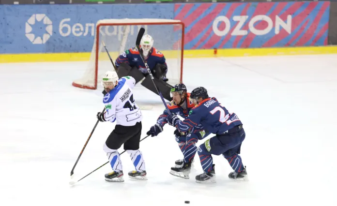 «Металлург» одолел «Химик» и одержал третью победу подряд