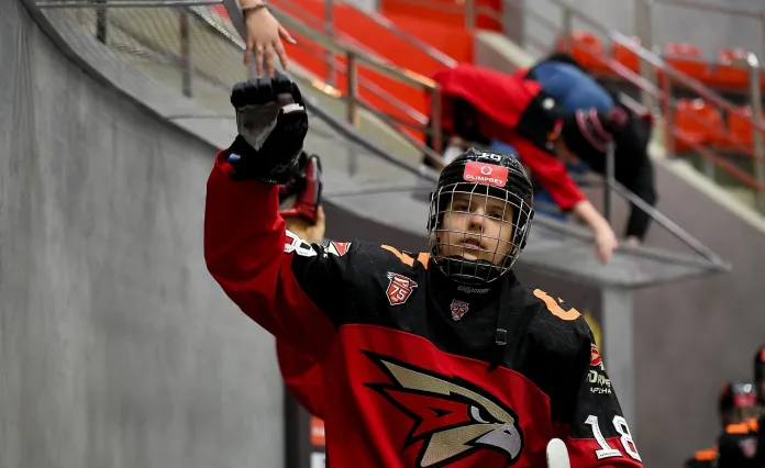 МХЛ. Антонов отметился перехватом, Степанов и Ламан помогли «Омским ястребам» обыграть «Чайку» — статистика белорусов 26 декабря