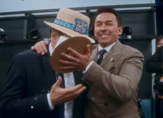 Видео: Дмитрий Квартальнов получил торт в лицо после 1000-го матча в КХЛ