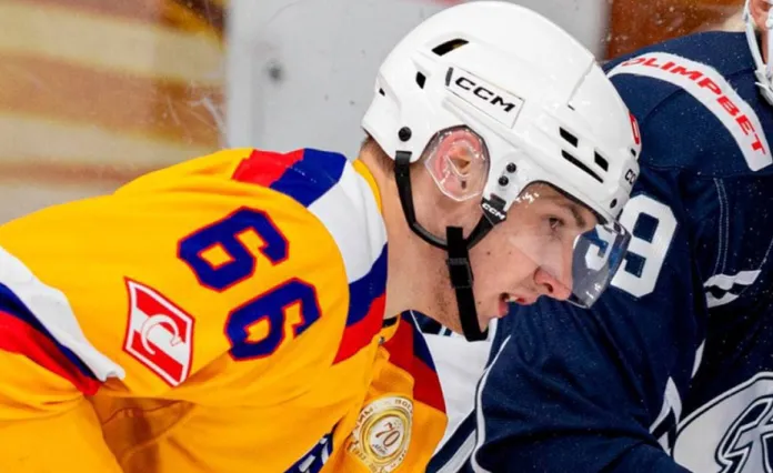 Белорусский защитник стал лучшим в ВХЛ по итогам декабря 2025-го года