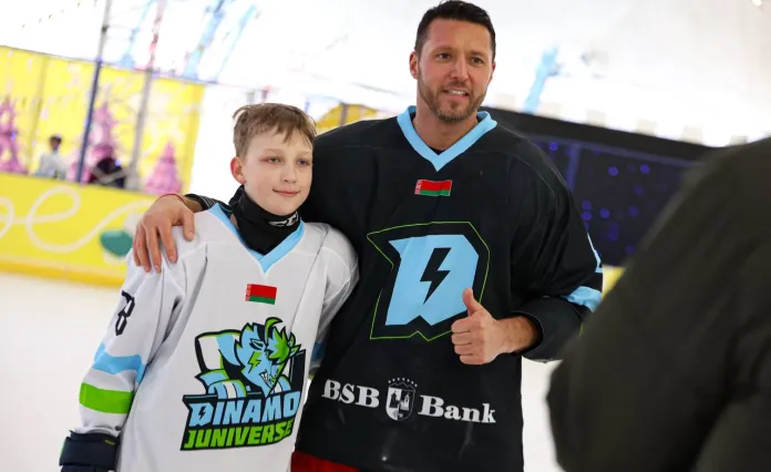 Учащиеся «Динамо-Джуниверс» провели товарищеский матч против команды тренеров и руководителей