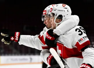 Молодежная сборная Швейцарии почтила память жертв пожара на лыжном курорте