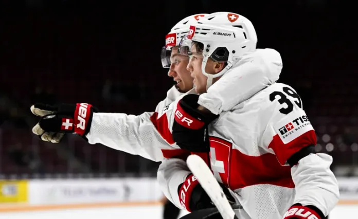 Молодежная сборная Швейцарии почтила память жертв пожара на лыжном курорте