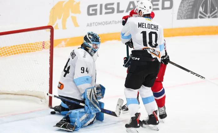 Вратарь минского «Динамо» получил удаление за оскорбление судей