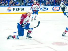 Илья Соловьёв набрал первое очко за «Колорадо» в матче с «Тампа-Бэй»