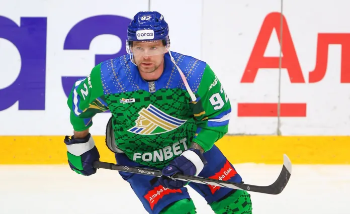 Кузнецов сделал ассист в первой игре за «Салават Юлаев» и помог обыграть «Автомобилист»