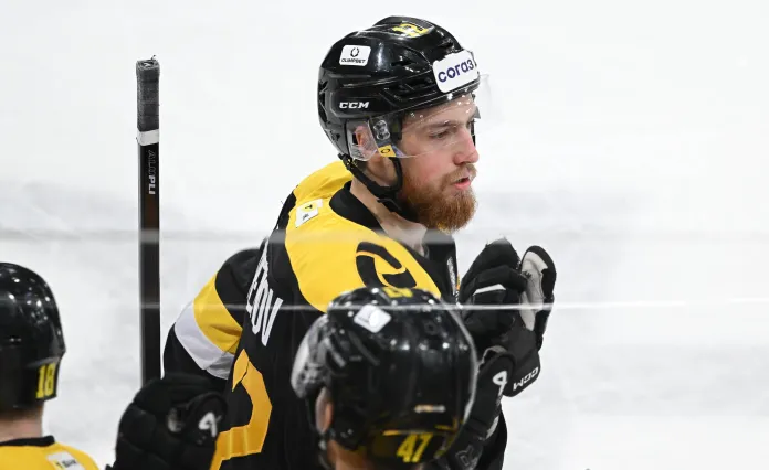 КХЛ. Александр Скоренов активно поучаствовал в голевом сумасшествии, Шостак пропустил 6 шайб, Дерябин заработал «-1». Итоги 10 января