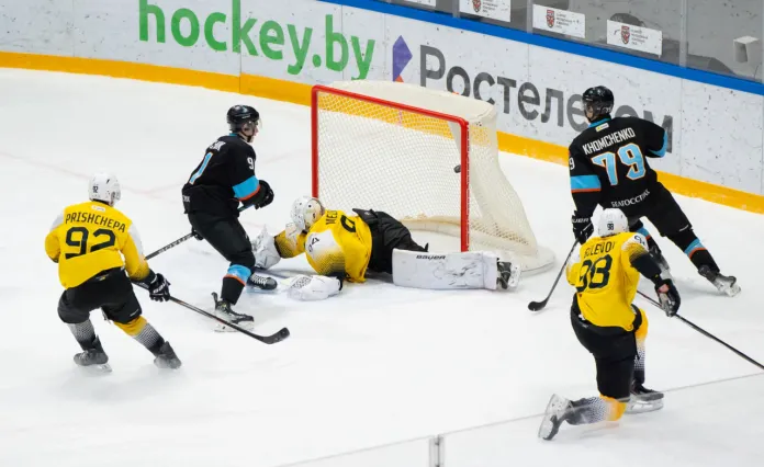 МХЛ. «Динамо-Шинник» и «Алмаз» проведут повторный матч в Бобруйске после драматичной развязки накануне. Трансляция 10 января