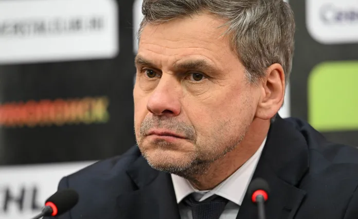 «Он сделал всё правильно». Ведущие «На Банке хоккей» — о резкой пресс-конференции Квартальнова после матча с ЦСКА