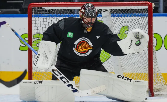 Травма Демко определила минимальный срок пребывания Никиты Толопило в «Ванкувере»