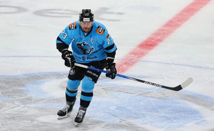 Матчи КХЛ на 12 января. «Динамо-Минск» — «Адмирал», «Динамо-Москва» — «Торпедо», «Лада» — СКА, «Автомобилист» — «Барыс»