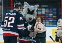 Рекордсмен КХЛ остаётся в Нижнекамске: «Нефтехимик» продлил контракт с Евгением Митякиным