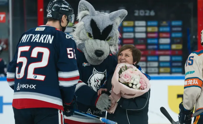 Рекордсмен КХЛ остаётся в Нижнекамске: «Нефтехимик» продлил контракт с Евгением Митякиным