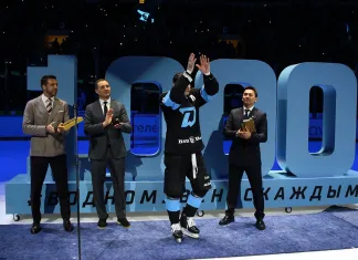 «Большой-большой молодец»: Квартальнов — о тысячном очке Шипачёва и его пути в хоккее