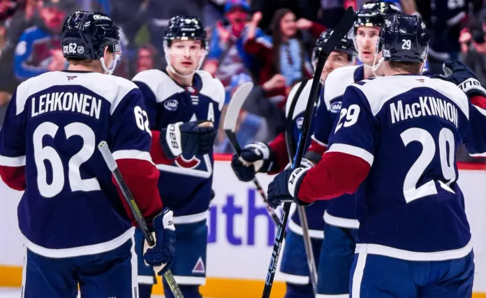 НХЛ. Девять шайб «Каролины», поражение «Колорадо» Соловьева и буллитные развязки — результаты 17 января