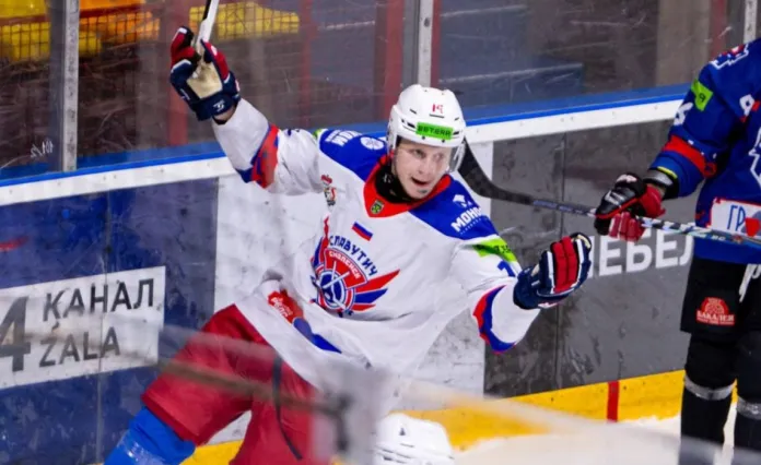 Данила Курков — о шайбе в День рождения: подарили мандаринки и шоколадки