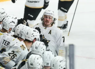 Видео: Шулак забросил шайбу в свои ворота в матче «Адмирала» с «Ак Барсом»