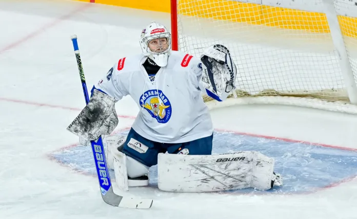 Белорусский вратарь официально сменил команду в ВХЛ