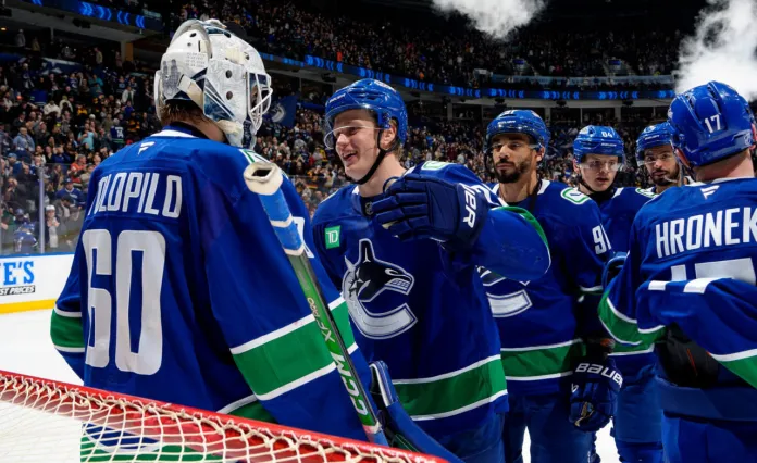 Белорусский вратарь «Ванкувера» признан третьей звездой дня в НХЛ