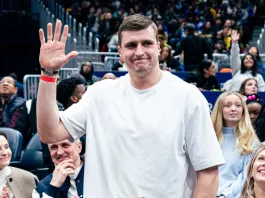 Видео: Алексей Протас встретился с Леброном Джеймсом после матча НБА