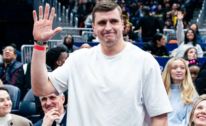 Видео: Алексей Протас встретился с Леброном Джеймсом после матча НБА