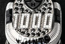 Вадиму Шипачеву вручили второй перстень за 1 000 очков в КХЛ