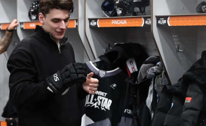 «Не его это дело, пусть в красной рамке стоит». Виталий Пинчук — об атакующих действиях Зака Фукале на Матче Звезд КХЛ