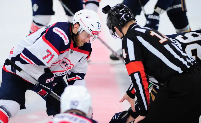 ВХЛ. Захар Польшаков поучаствовал в победе «Кристалла» над «АКМ»