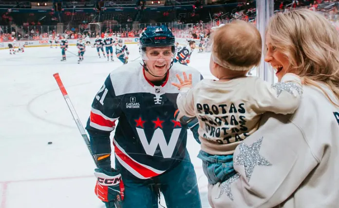 Белорусский нападающий «Вашингтона» рассказал о знакомстве с женой: «Она была настроена скептически»