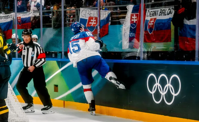 Драматичная развязка в группе B: Словакия заняла первое место после гола Дворски за 39 секунд до конца