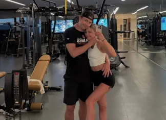 Фото: Егор Шарангович проводит олимпийскую паузу в НХЛ на пляжах Мексики