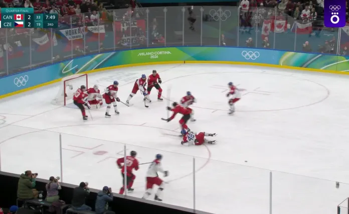 Чехия забила гол Канаде вшестером. Судьи не заметили нарушения численного состава