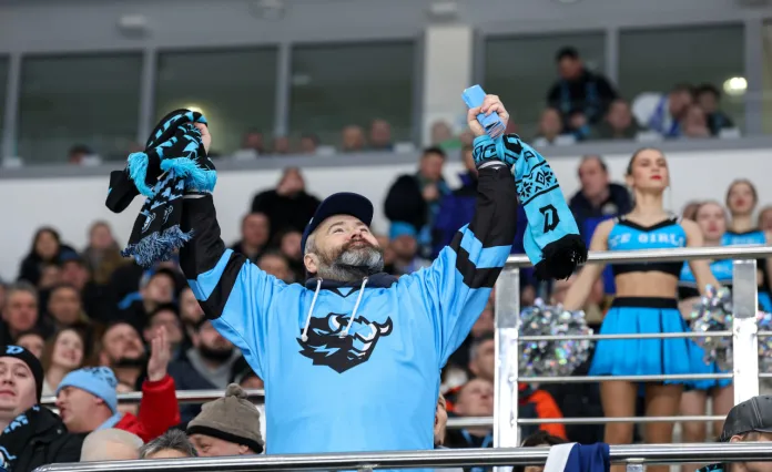 Видео: Фанаты минского «Динамо» скандировали «Дима Квартальнов» и «Спасибо, Горбенко» на выезде в Ярославле