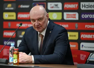 Самолет ХК «Амур» совершил вынужденную посадку во Владивостоке из-за непогоды в Хабаровске