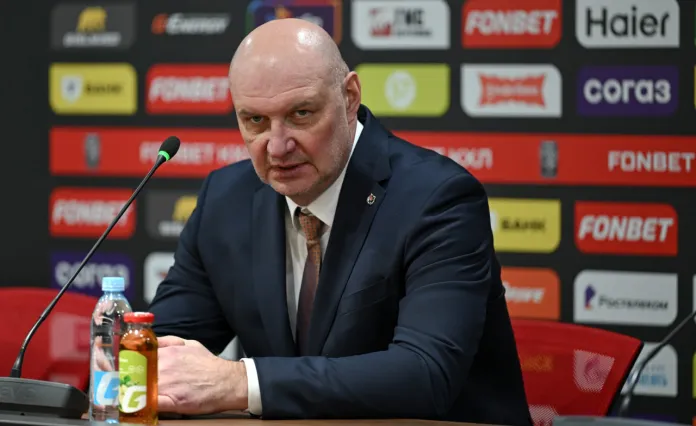 Самолет ХК «Амур» совершил вынужденную посадку во Владивостоке из-за непогоды в Хабаровске