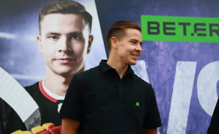 Дмитрий Дерябин рассказал, за счёт чего Егор Шарангович пробился в НХЛ