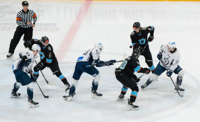 «Эмоции кипели»: Эксперты разобрали массовую драку в МХЛ с участием «Динамо-Шинника»