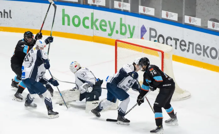 Стали известны наказания для участников драки после матча МХЛ в Бобруйске