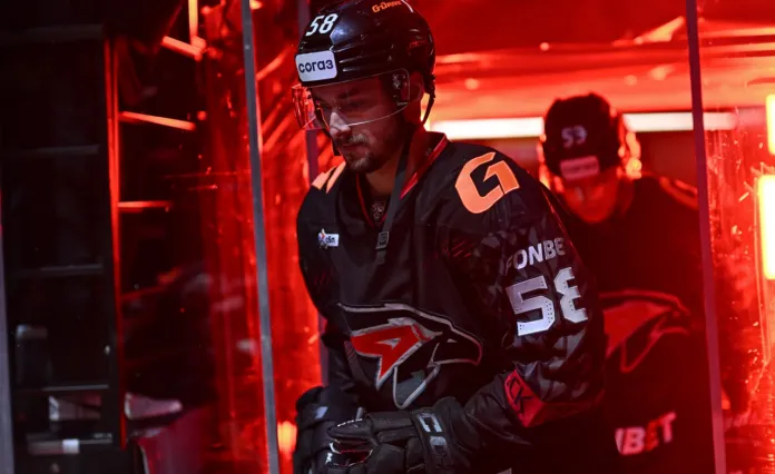 «Авангард» продлил контракт с Максимом Лажуа на один сезон