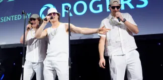 Видео: Никита Толопило спел Backstreet Boys на благотворительном гала-вечере «Ванкувера»