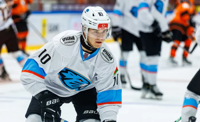 «Динамо-Шинник» забросил пять шайб подряд и уверенно обыграл «Амурских тигров»