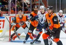 Видео: Игроки «Амура» и «Нефтехимика» устроили драку во время церемонии рукопожатий